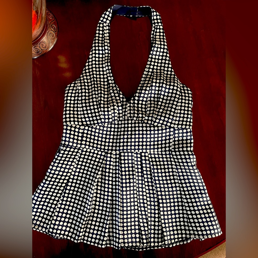 Elegant boutique top size 6